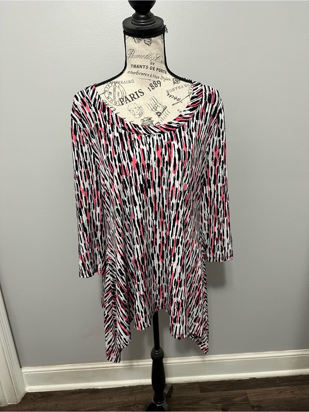 Chaus Pink Black White Patterned Scoop Neck Top